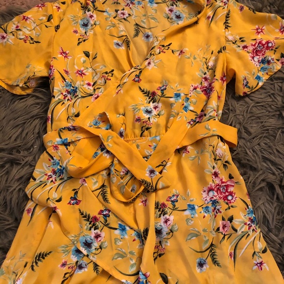 Light dress - Picture 2 of 2